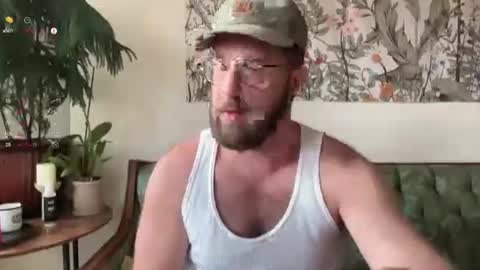 Snapshot of hairyfitguy444 chatting on November 4, 4:28 pm Harry Fit Big Bro Dad Sir online show from November 4, 4:28 pm