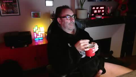 hairyfred73 online show from February 25, 5:52 am