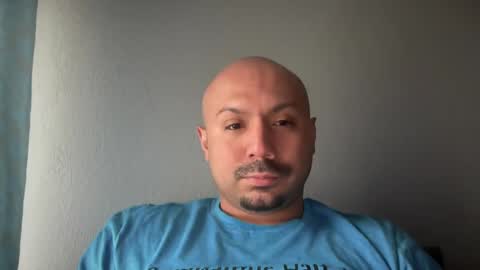 Snapshot of hairyman30000 chatting on February 18, 12:26 am hairyman30000 online show from February 18, 12:26 am