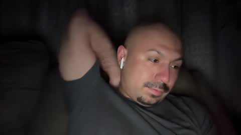 Snapshot of hairyman30000 chatting on February 21, 7:12 am hairyman30000 online show from February 21, 7:12 am