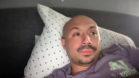 Snapshot of hairyman30000 chatting on February 24, 4:05 am hairyman30000 online show from February 24, 4:05 am