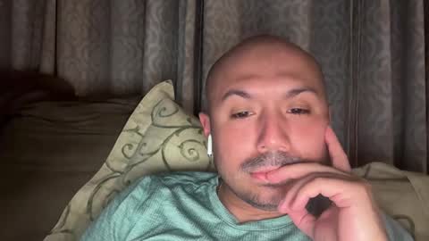 Snapshot of hairyman30000 chatting on December 18, 2:50 am hairyman30000 online show from December 18, 2:50 am