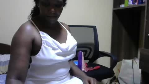 hairypussybigassy001 online show from December 21, 3:25 am