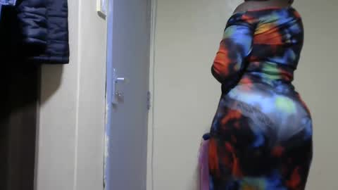 hairypussybigassy001 online show from January 13, 7:21 pm