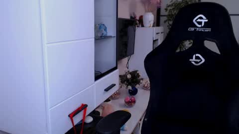 Snapshot of hairypussygranny chatting on May 9, 9:03 am Monika online show from May 9, 9:03 am