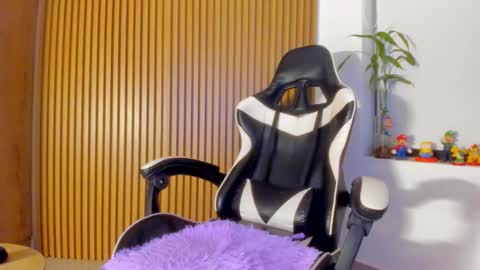 Anahis online show from February 23, 12:30 am