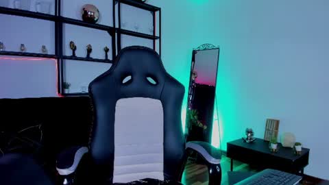 Snapshot of halley_ravenn chatting on June 23, 8:07 pm halley_ravenn online show from June 23, 8:07 pm