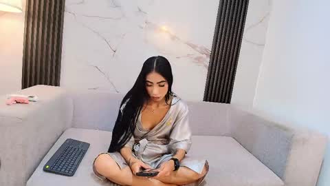 Hallie Stone online show from May 31, 1:51 pm
