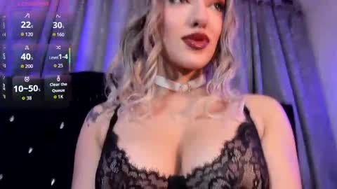 Snapshot of hallsred_rh chatting on June 6, 12:16 am Halls Red online show from June 6, 12:16 am