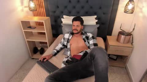 Snapshot of hamilton_1 chatting on October 16, 3:40 am Hamilton online show from October 16, 3:40 am