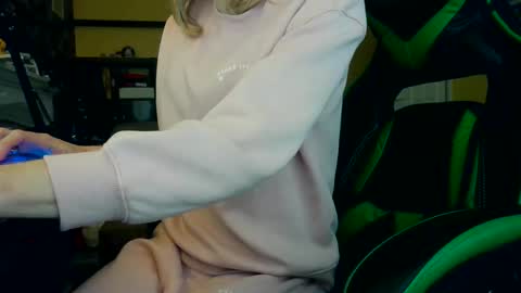 Sissy Sarah-Louise  online show from February 26, 2:05 pm