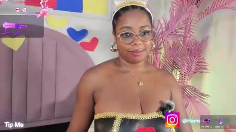 hanaahquinn online show from June 19, 11:36 am
