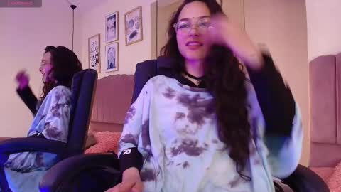 hanabie_ online show from February 6, 3:33 am