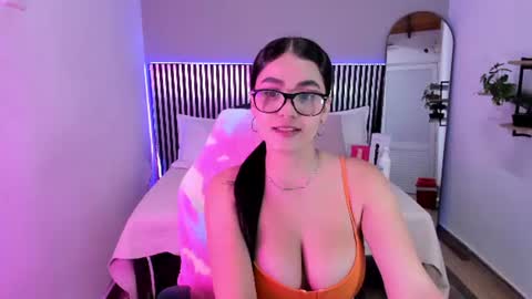 Snapshot of hanah_greey chatting on June 24, 7:13 pm HANAH online show from June 24, 7:13 pm