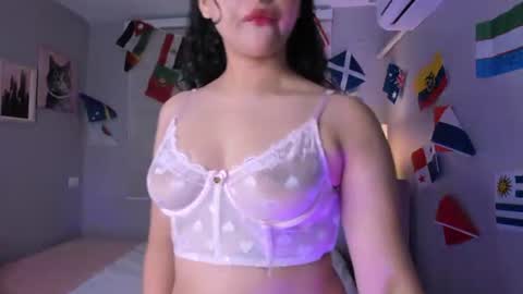 Snapshot of hanah_line chatting on June 25, 1:04 pm Hanna Lineros online show from June 25, 1:04 pm