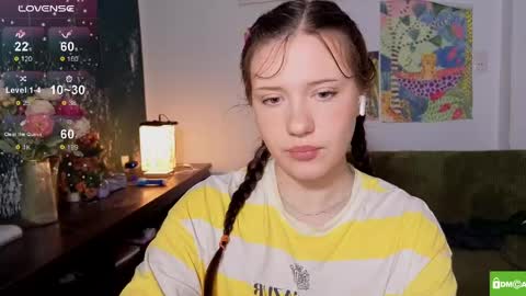 Snapshot of hanahwoods chatting on April 29, 2:37 am hanahwoods online show from April 29, 2:37 am