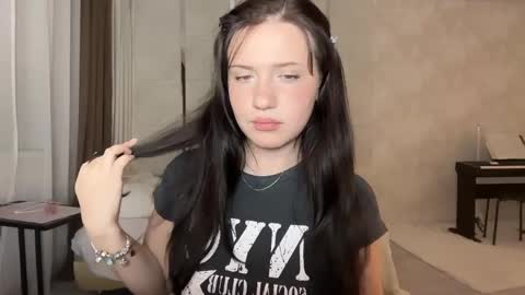 Snapshot of hanahwoods chatting on May 22, 12:40 am hanahwoods online show from May 22, 12:40 am