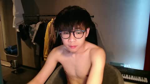 Snapshot of handsome_mannn chatting on April 26, 5:21 pm handsome_mannn online show from April 26, 5:21 pm