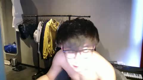 Snapshot of handsome_mannn chatting on April 29, 4:44 pm handsome_mannn online show from April 29, 4:44 pm