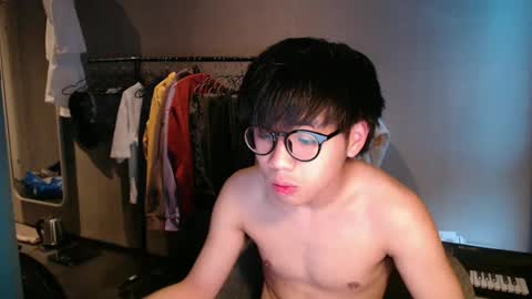 Snapshot of handsome_mannn chatting on May 1, 6:23 pm handsome_mannn online show from May 1, 6:23 pm