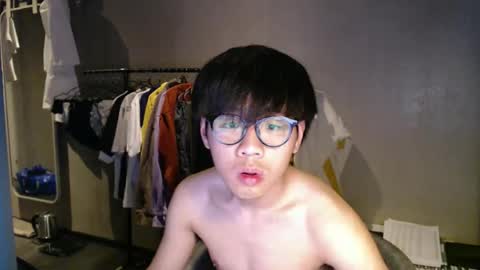 Snapshot of handsome_mannn chatting on May 3, 10:05 pm handsome_mannn online show from May 3, 10:05 pm
