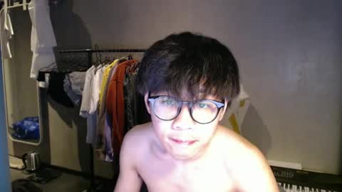 Snapshot of handsome_mannn chatting on May 4, 9:22 pm handsome_mannn online show from May 4, 9:22 pm