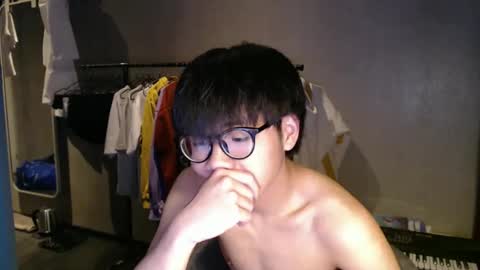 Snapshot of handsome_mannn chatting on May 5, 8:17 pm handsome_mannn online show from May 5, 8:17 pm