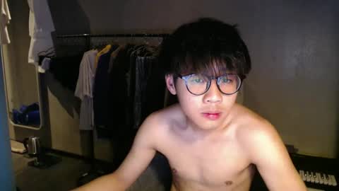 Snapshot of handsome_mannn chatting on May 10, 10:26 pm handsome_mannn online show from May 10, 10:26 pm
