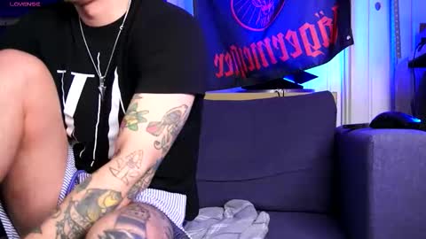 Snapshot of handsomebf chatting on October 31, 6:47 am The One online show from October 31, 6:47 am