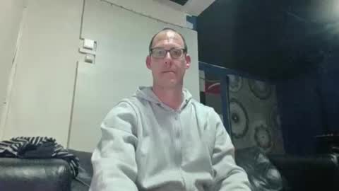 handsomeguy4ever online show from March 15, 8:37 pm