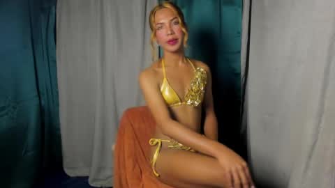 Snapshot of handsup_gabriella chatting on May 19, 12:00 pm handsup_gabriella online show from May 19, 12:00 pm