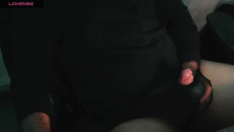 Snapshot of handyman732438 chatting on May 26, 12:01 pm handyman732438 online show from May 26, 12:01 pm