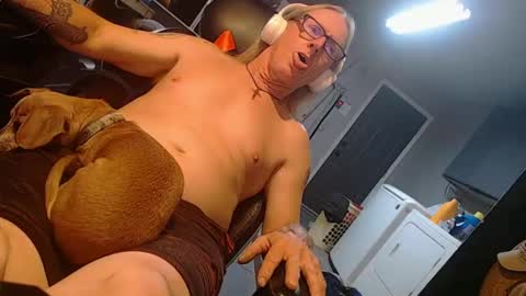 Snapshot of handystud33 chatting on October 11, 8:35 am handystud33 online show from October 11, 8:35 am