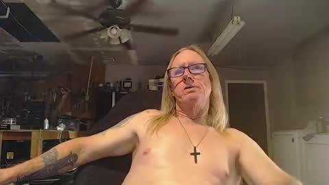 Snapshot of handystud33 chatting on February 5, 9:14 am handystud33 online show from February 5, 9:14 am