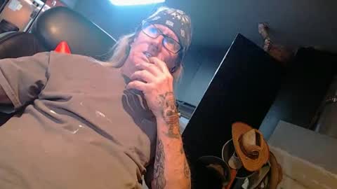 Snapshot of handystud33 chatting on March 4, 7:36 am handystud33 online show from March 4, 7:36 am