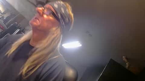 Snapshot of handystud33 chatting on March 12, 6:52 am handystud33 online show from March 12, 6:52 am