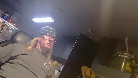 Snapshot of handystud33 chatting on March 15, 4:07 am handystud33 online show from March 15, 4:07 am