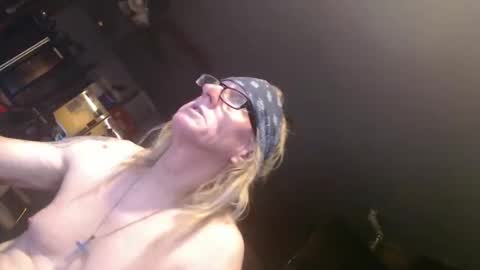 Snapshot of handystud33 chatting on March 15, 4:13 pm handystud33 online show from March 15, 4:13 pm