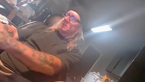 Snapshot of handystud33 chatting on April 1, 10:38 am handystud33 online show from April 1, 10:38 am