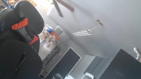 Snapshot of handystud33 chatting on April 17, 5:05 pm handystud33 online show from April 17, 5:05 pm