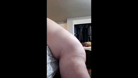 Snapshot of hanes1711 chatting on April 10, 1:27 pm hanes1711 online show from April 10, 1:27 pm