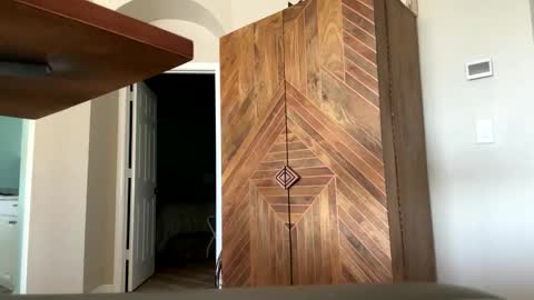 hangit0ut online show from November 8, 1:33 pm