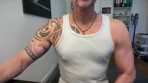 hanky online show from April 23, 10:14 am