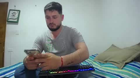 Snapshot of hankprettyboy chatting on December 10, 10:58 pm HANK online show from December 10, 10:58 pm