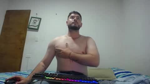 Snapshot of hankprettyboy chatting on December 17, 10:32 pm HANK online show from December 17, 10:32 pm