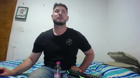 Snapshot of hankprettyboy chatting on December 21, 1:47 am HANK online show from December 21, 1:47 am