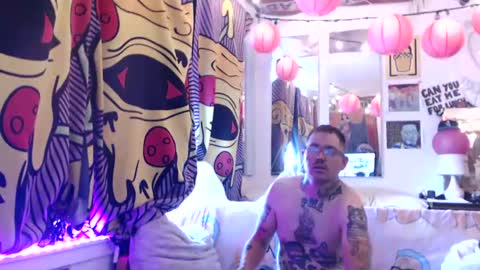 Snapshot of hankrams chatting on June 30, 12:39 pm hank rams online show from June 30, 12:39 pm