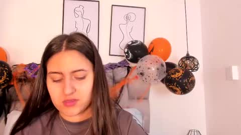 hanna__evans_ online show from October 30, 12:17 pm