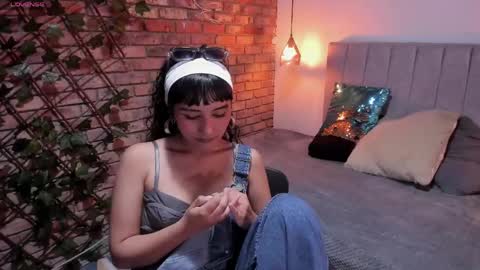 Snapshot of hanna_clark__ chatting on May 5, 12:02 pm Hanna clark online show from May 5, 12:02 pm