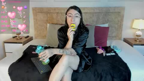 Snapshot of hanna_daze chatting on February 13, 11:28 am hanna_daze online show from February 13, 11:28 am